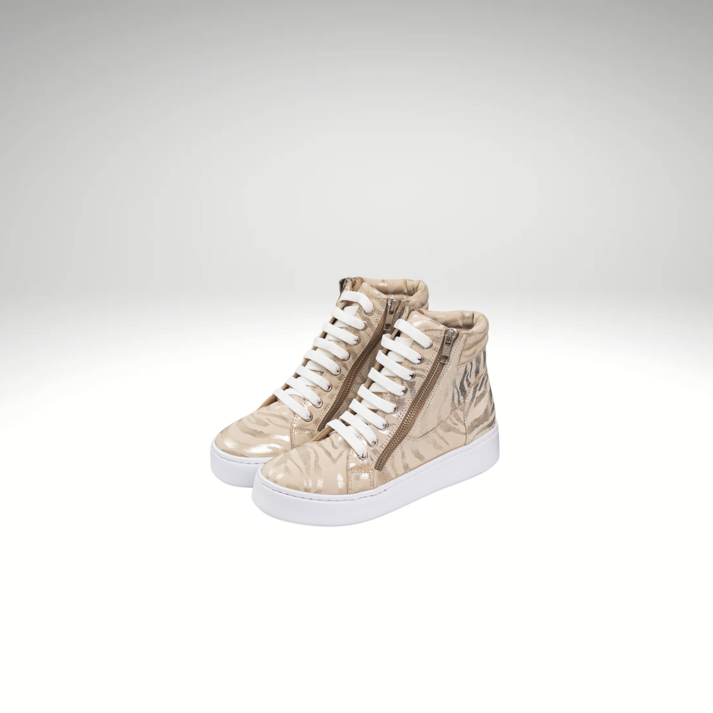 Zapatillas Roxi cuero , caña alta ,cordones.