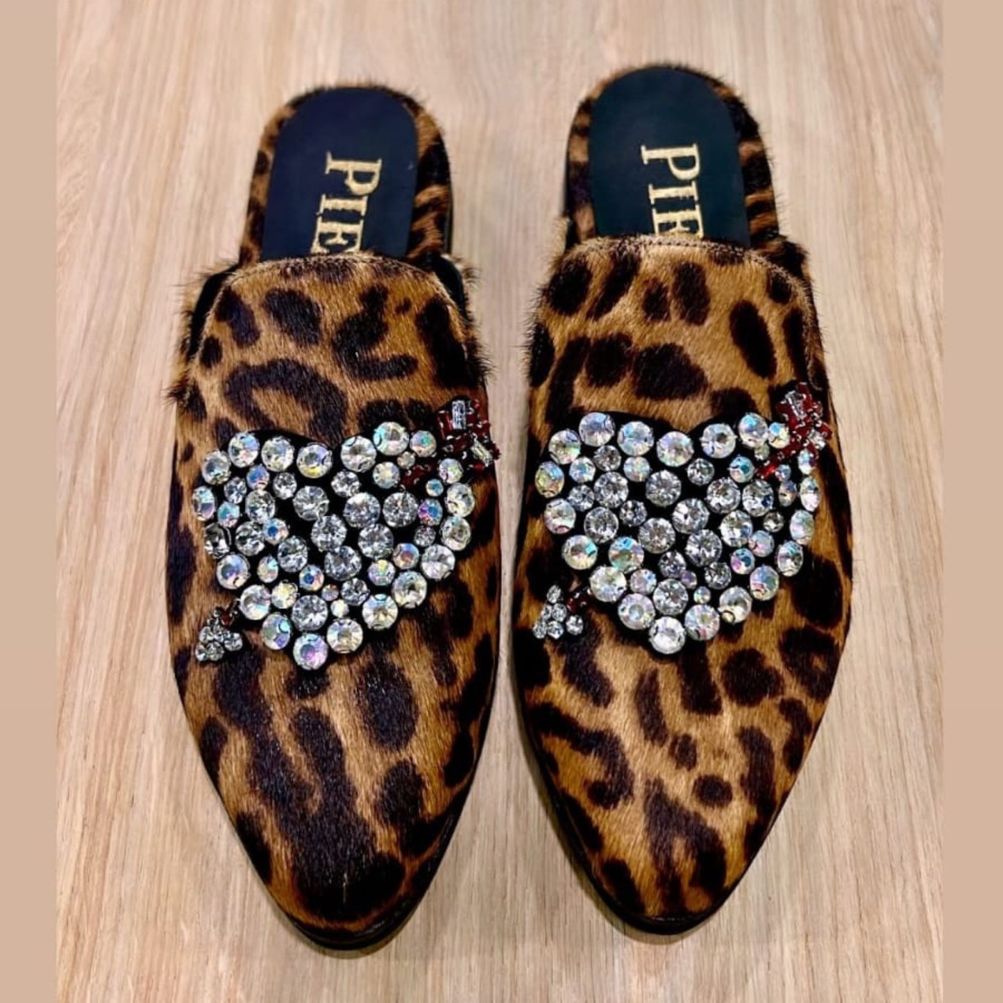 Babucha leopar pelo cristal.