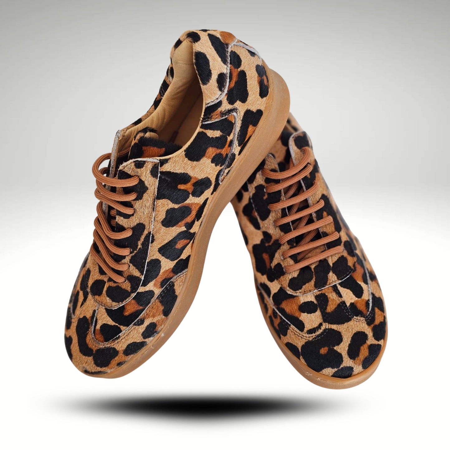 Zapatillas Denis Leopardo cuero Piel.