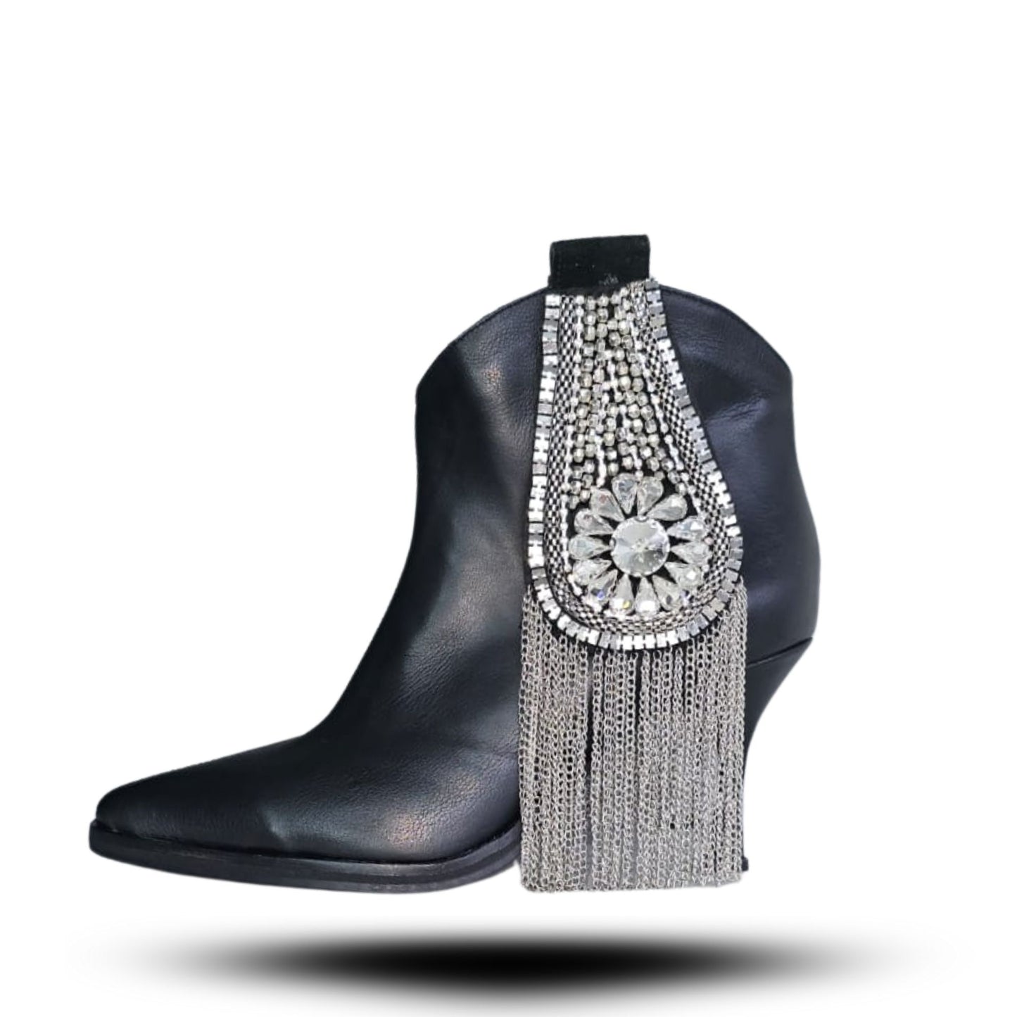 Botin negro con aplicacion Sarah.