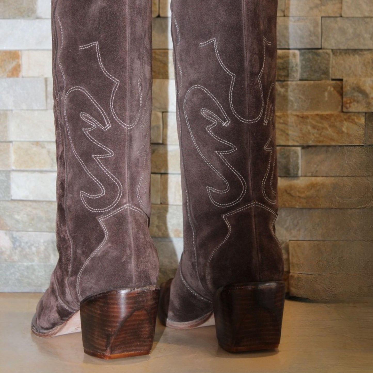 Bota Harper Chocolate Gamusa.