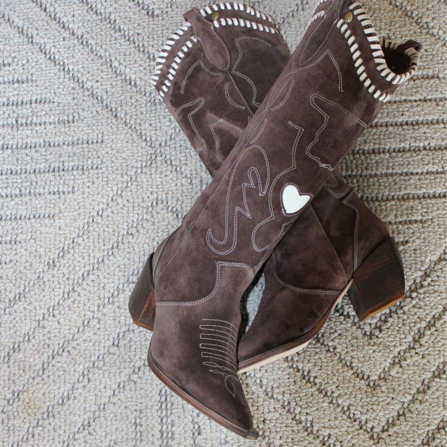 Bota Harper Chocolate Gamusa.