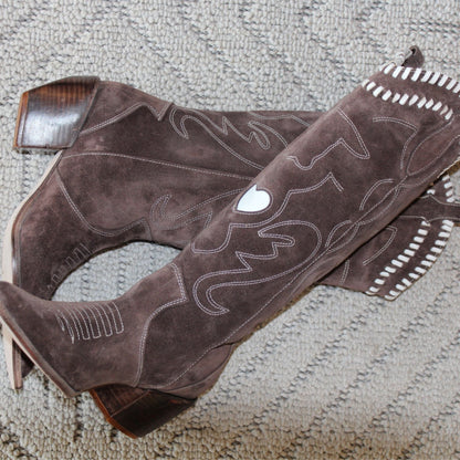 Bota Harper Chocolate Gamusa.