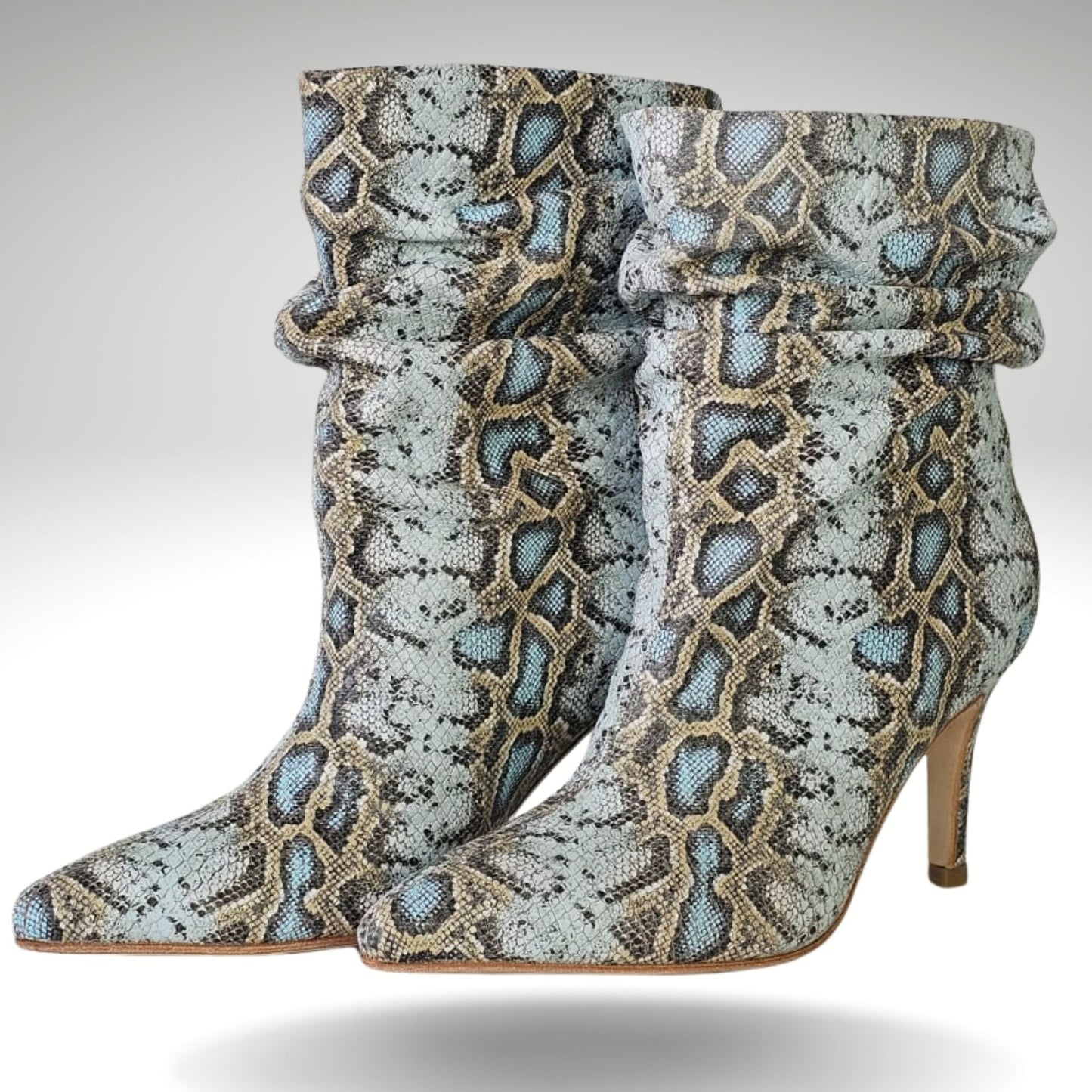 Botín Pitón Celeste Sauvage.