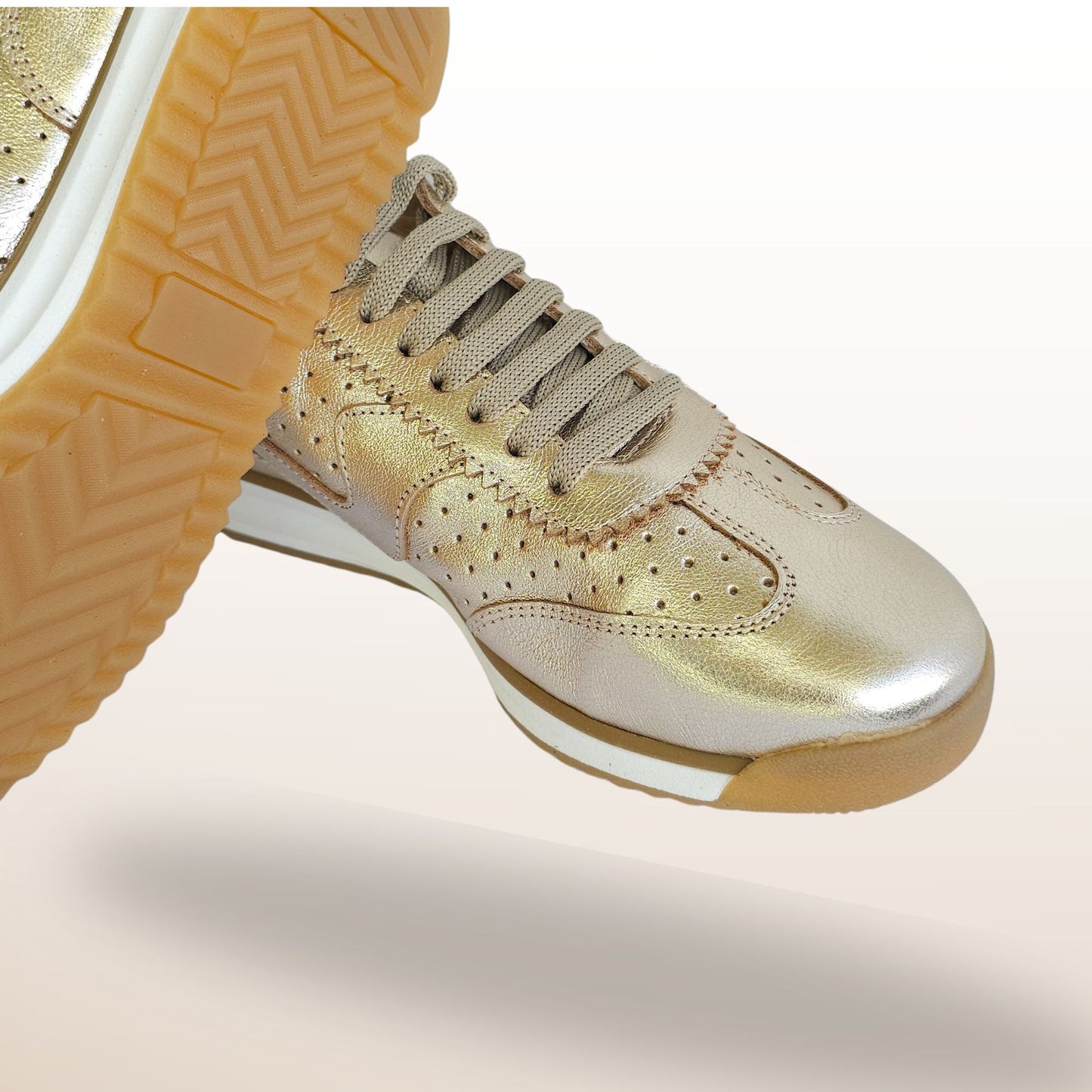 Sneaker Aura Gold – Cuero legítimo